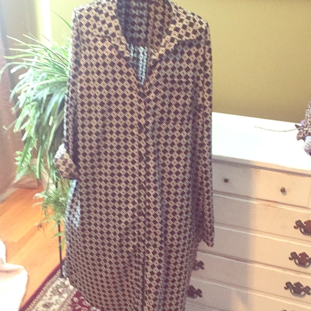 MOTHERHOOD MATERNITY long sleeved button up dress